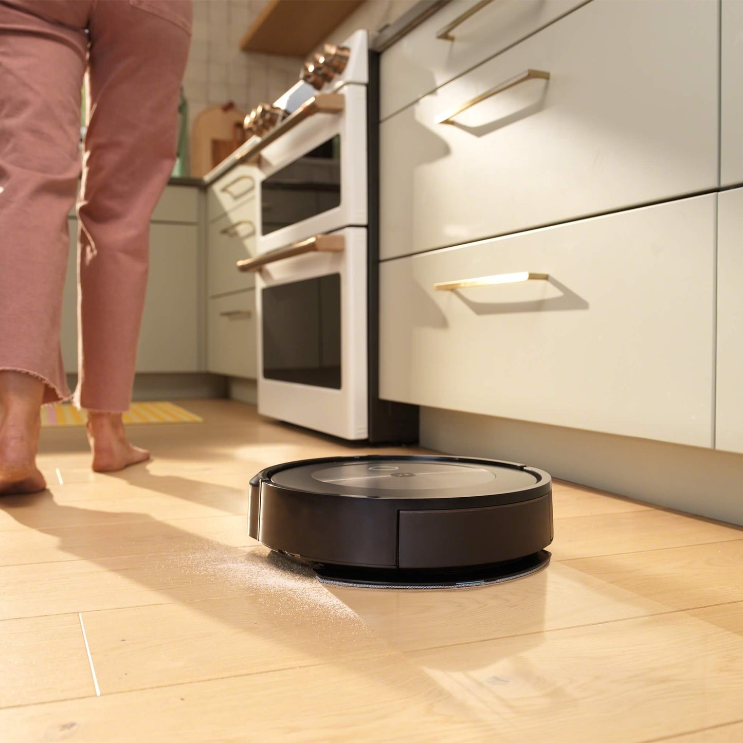 Roomba Combo® j5+ robots putekļu sūcējs ar grīdas mazgāšanas funkciju